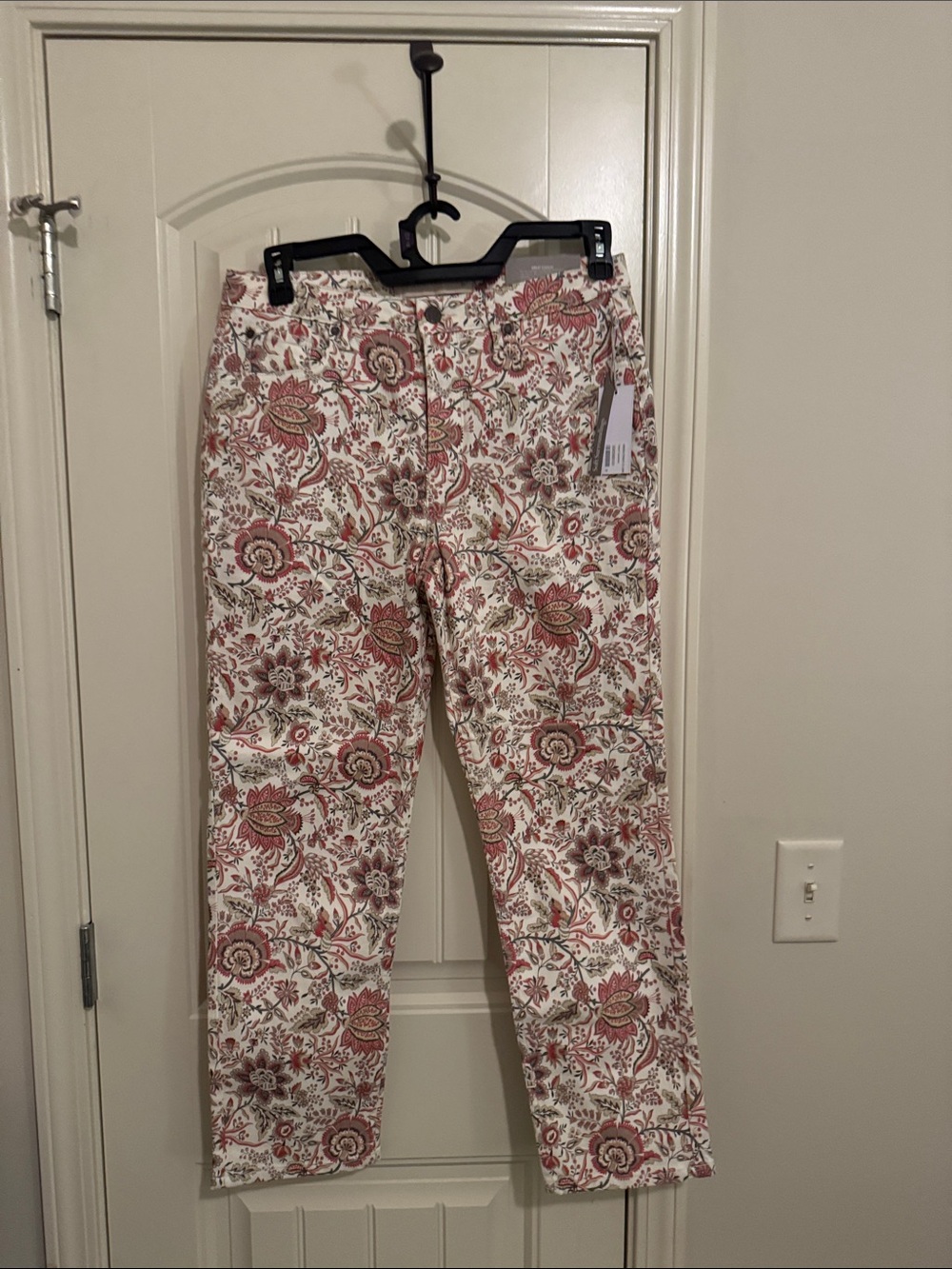 Soft Surroundings Floral Straight-Leg Jeans in Cream and Pink